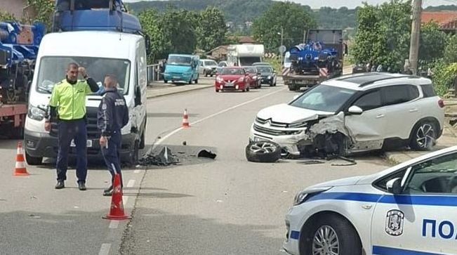 15-годишно момиче пострада тежко при катастрофа на път за Русе